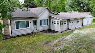 906 W Randolph St, Cayuga, IN 47928