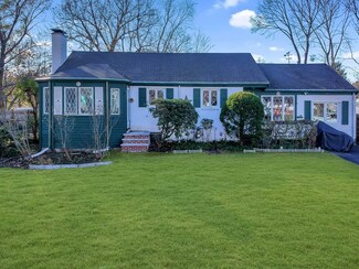 7 Edward Ave, Lynnfield, MA 01940