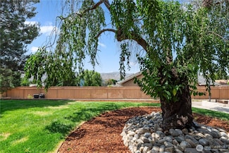 780 10th St NE, East Wenatchee, WA 98802