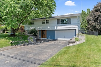 106 Thornton Cir N, Camillus, NY 13031