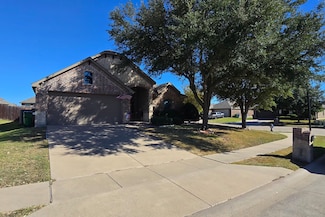 200 Chimney Rock Dr, Waxahachie, TX 75167
