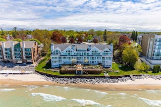 301 Michigan Ave Unit 13, Charlevoix, MI 49720