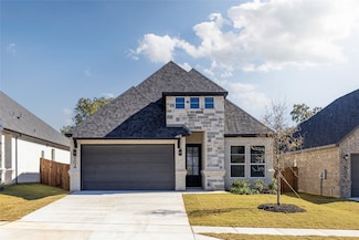 904 Boston Ln, River Oaks, TX 76114