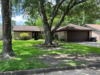215 Oakwood St, League City, TX 77573