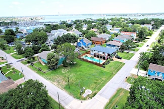524 Clear Lake Rd, Clear Lake Shores, TX 77565