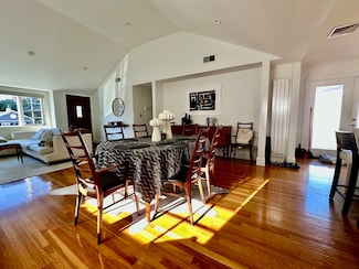 3 Day Cir, Woburn, MA 01801