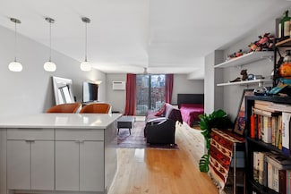 215 E 24th St Unit 820, New York, NY 10010