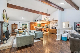 1043 Cypress Dr, Vista, CA 92084