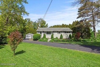 42 Fellows Rd, Clifton Park, NY 12065