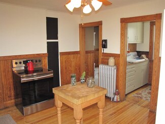 1034 Hayward St, Manchester, NH 03103
