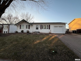 2908 Woodland Ln, Bettendorf, IA 52722