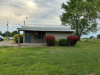 35 Bridle Ln, Stonefort, IL 62987