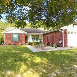 6421 Barrineau Ln, Molino, FL 32577