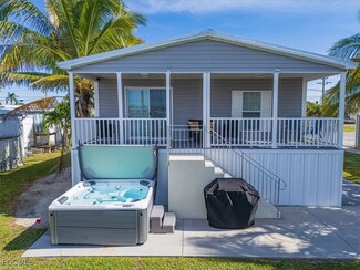 2801 York Rd, Saint James City, FL 33956