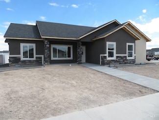 1487 Zephlyn St, Hollister, ID 83301