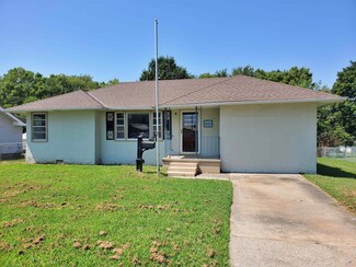 1009 N Main St, Clinton, MO 64735