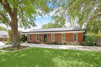 1902 Chimney Rock Rd, Houston, TX 77056
