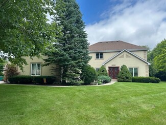 25789 N Arrowhead Dr, Mundelein, IL 60060