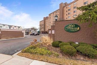 34452 Jefferson Ave Unit 32, Harrison Township, MI 48045