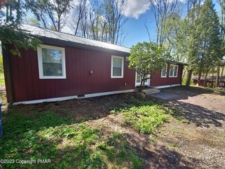 128 Robinson Ln, Cresco, PA 18326