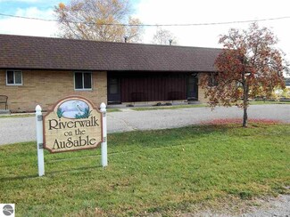 625 Harbor St, Oscoda, MI 48750