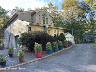 811 Knoll Dr, East Stroudsburg, PA 18302