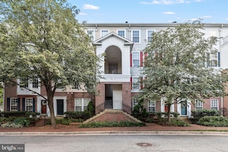 5074 Donovan Dr Unit 102, Alexandria, VA 22304