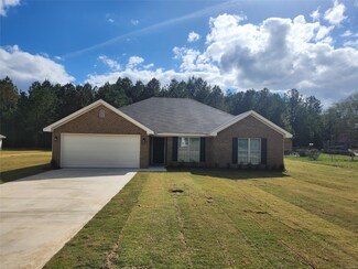 25 Meadow Walk Ct, Wetumpka, AL 36092