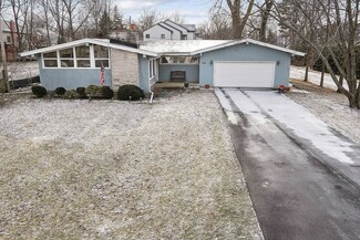 706 Parkside Rd, Naperville, IL 60540
