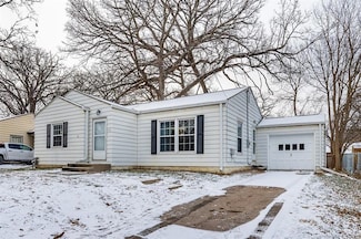 683 63rd St, Des Moines, IA 50312