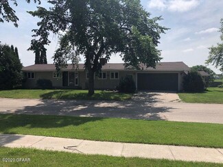 121 Mill St, Crookston, MN 56716