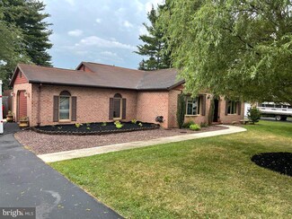 10825 Wilcox Dr, Williamsport, MD 21795