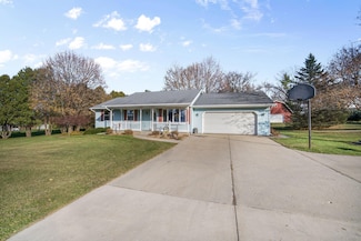 7526 Northpoint Ct, Kewaskum, WI 53040
