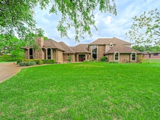907 Red Oak Creek Dr, Red Oak, TX 75154