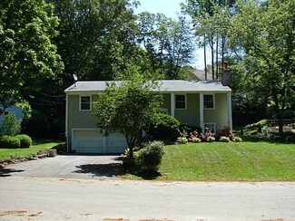 17 Marywood Ln, Cumberland, RI 02864