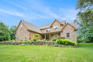 5374 Autumn Ct, Kalamazoo, MI 49009