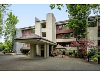 5250 S Landing Square Dr Unit 13A, Portland, OR 97239
