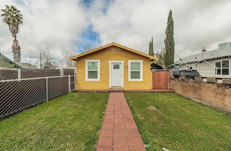 905 E 6th St, Madera, CA 93638
