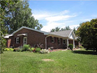 6940 S Tara Ln, Fort Branch, IN 47648