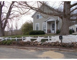8 Church St, Wales, MA 01081