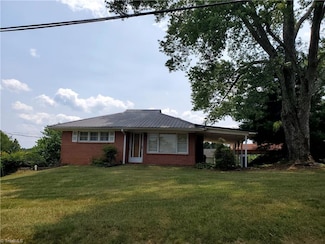 2019 Woodland Dr, Mount Airy, NC 27030