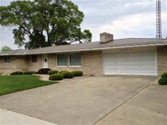 809 E Waterford St, Wakarusa, IN 46573