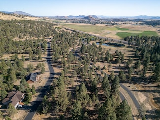 1138 Paper Birch Way, Klamath Falls, OR 97601