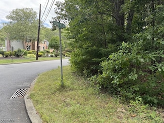 15 Saw Mill Rd, Kinnelon, NJ 07405