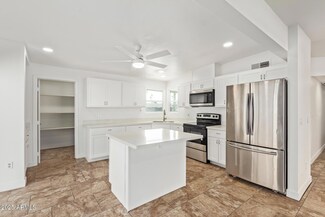 5528 W Sunnyslope Ln, Glendale, AZ 85302