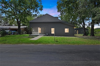 405 Walker St, Eustace, TX 75124