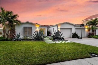 300 Belleair Dr NE, Saint Petersburg, FL 33704