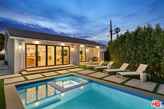 13521 Magnolia Blvd, Sherman Oaks, CA 91423