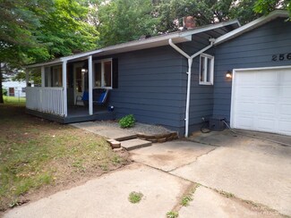 256 Curtis Ave, Jackson, MI 49203