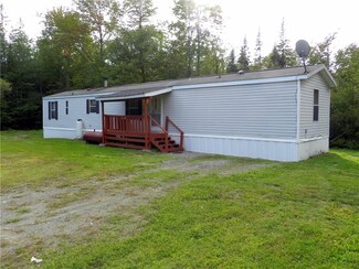 22 Powers Rd, Pittsfield, ME 04967